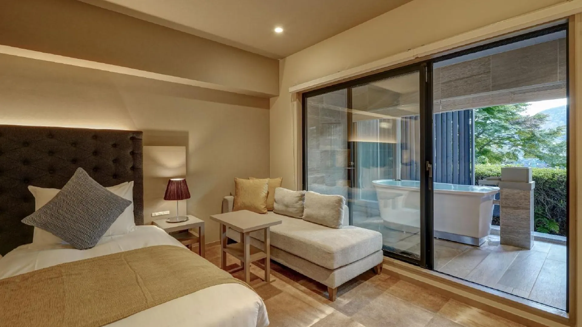 Hakone Elecasa Hotel And Spa 4*,